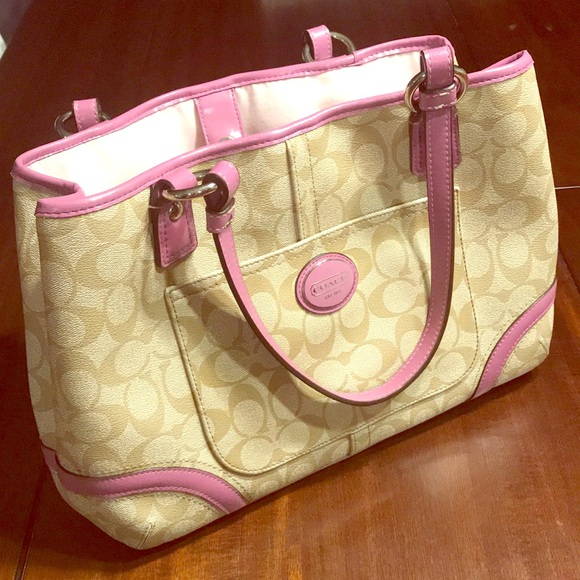 Coach Handbags - 🌸👛💕EUC Rose & Cream Coach Bag💖🛍🎉